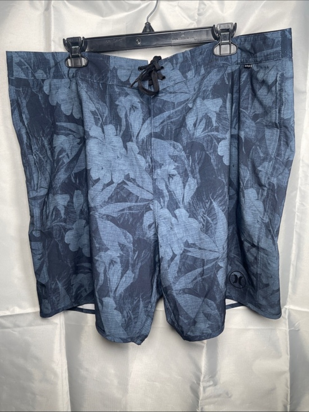 Hurley Navy Floral Print Board Shorts Size 40 EUC #5149